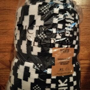 Brand New Victoria's Secret Pink Sherpa Blanket NWT
